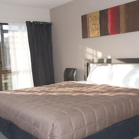 Aotea Lodge Porirua Bagian luar foto