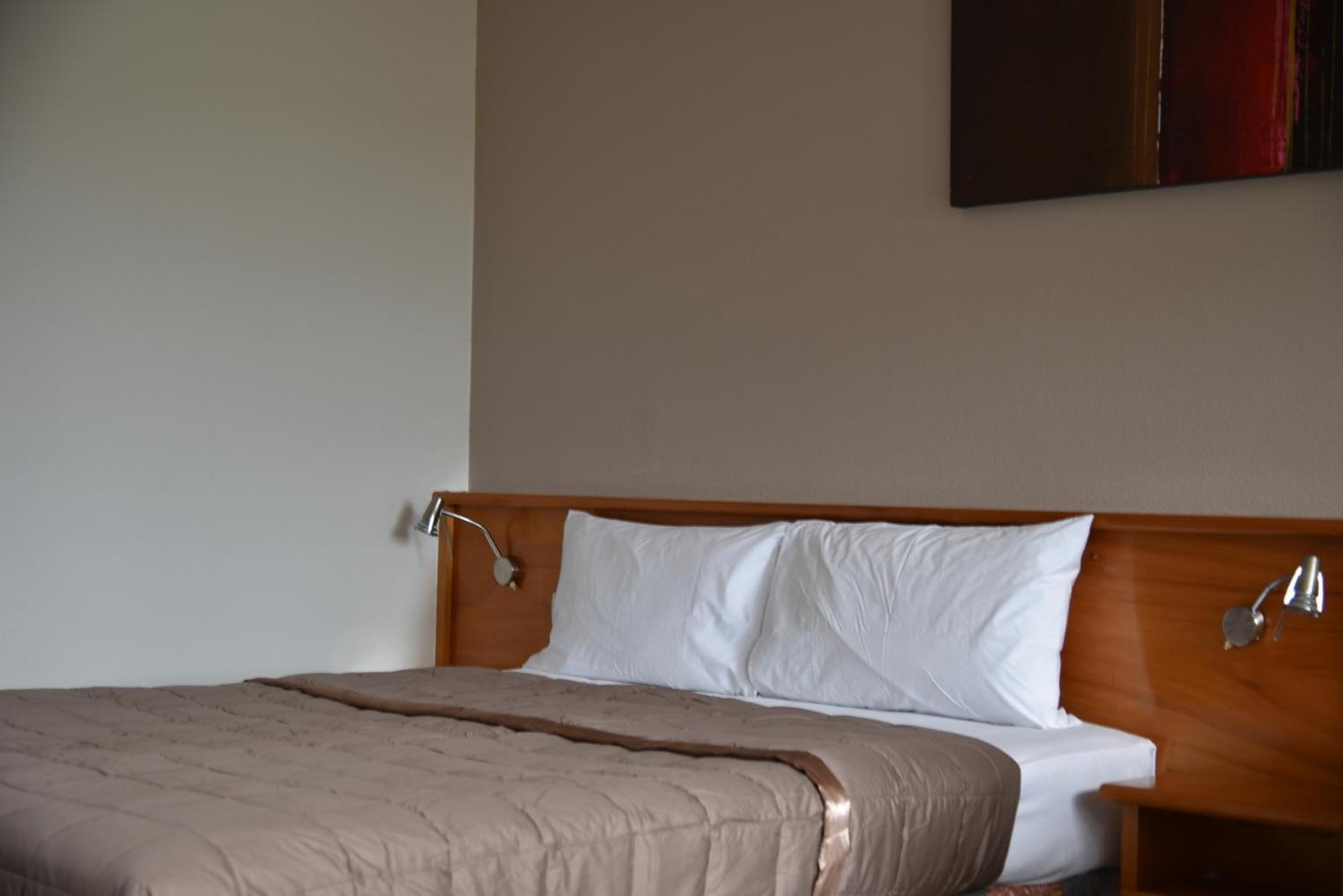Aotea Lodge Porirua Bagian luar foto
