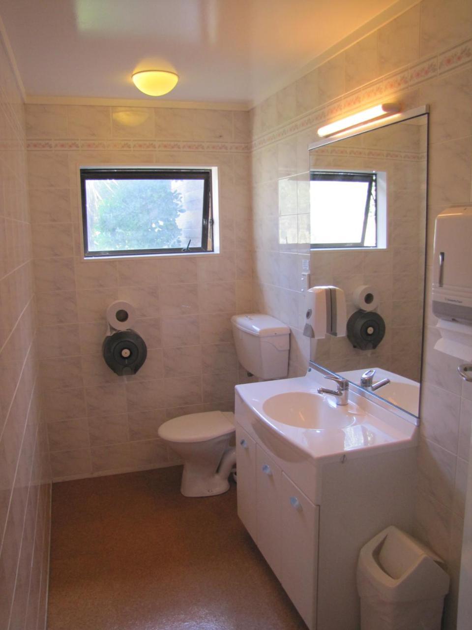 Aotea Lodge Porirua Bagian luar foto