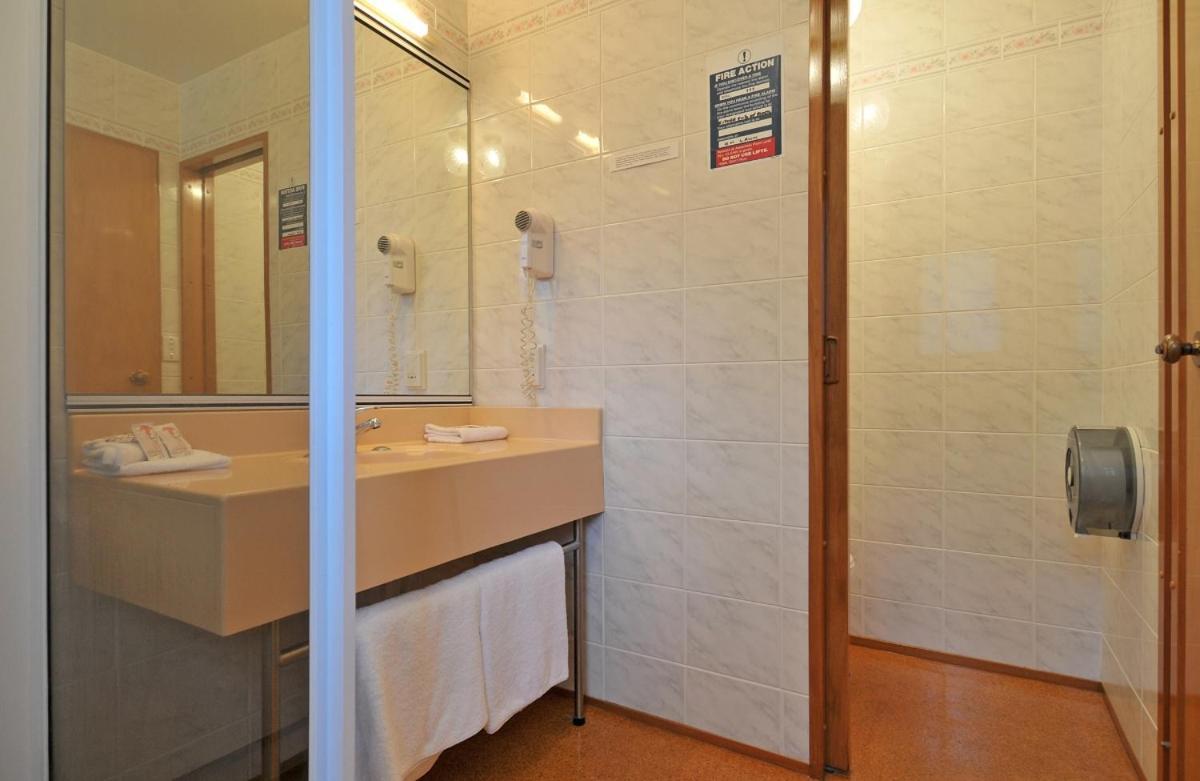 Aotea Lodge Porirua Bagian luar foto